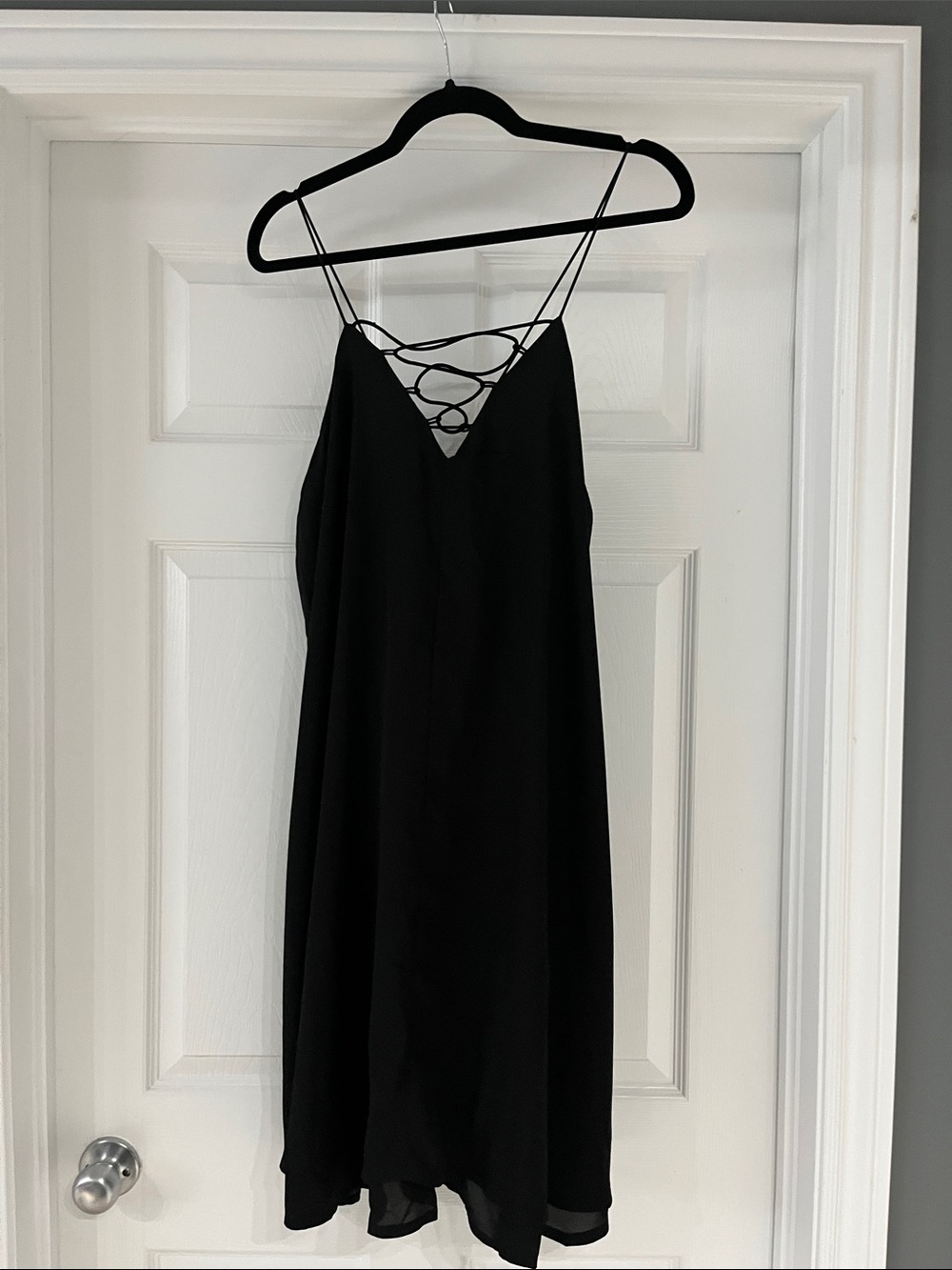 3/$30 SHEIN Black Crisscross Strappy V-Neck Midi Dress